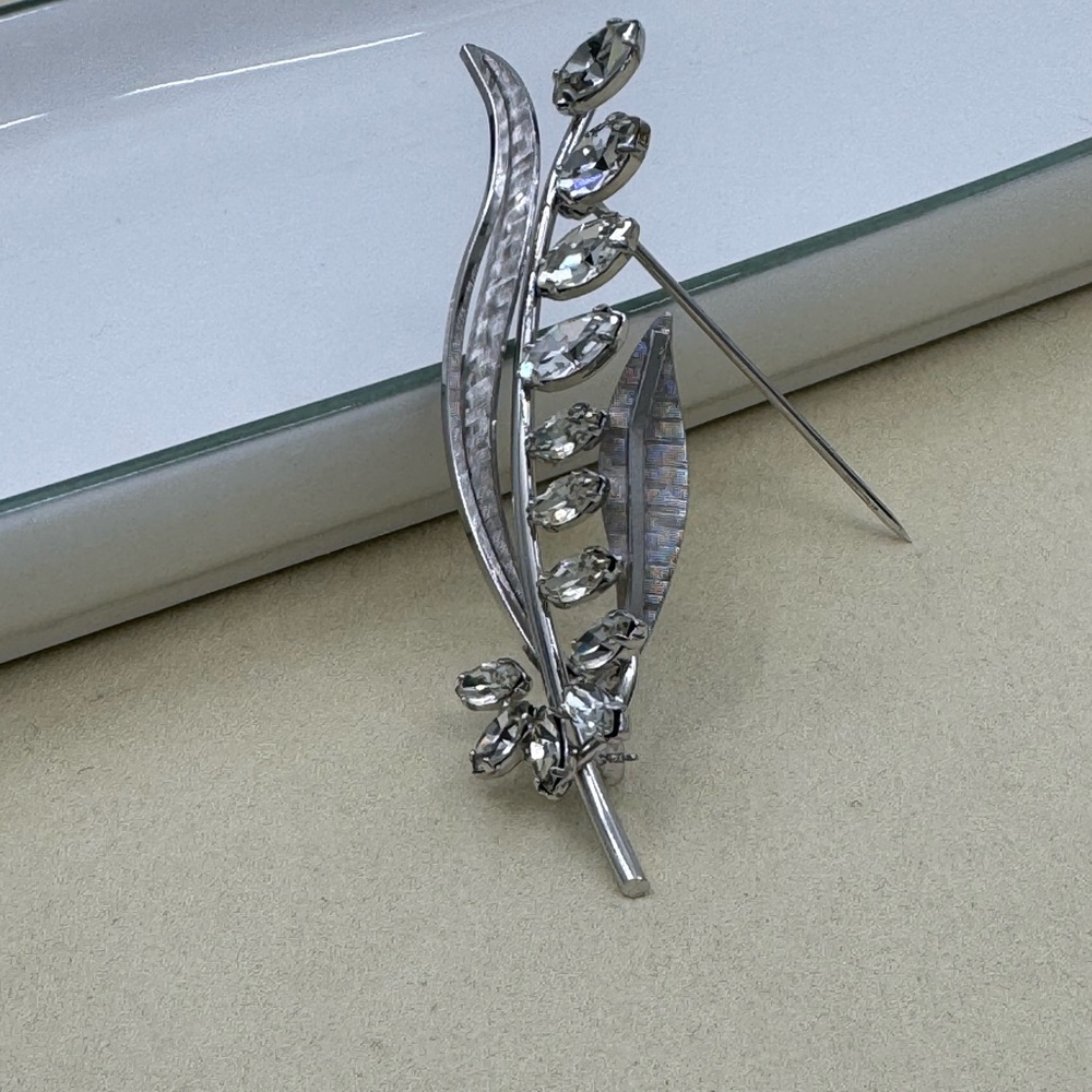 Vintage Krementz signed Brooch